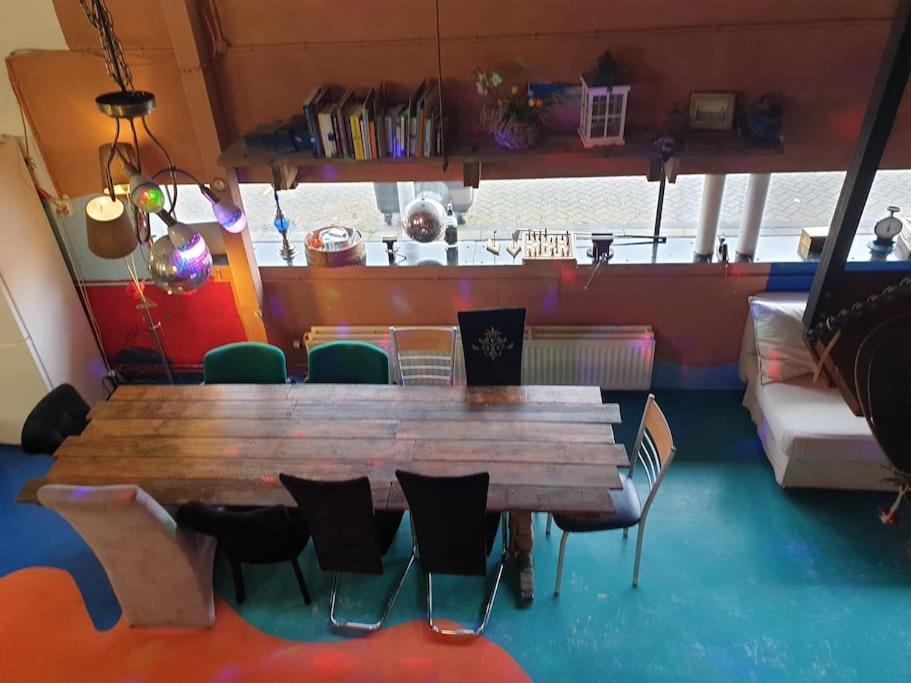 Warehouse In Spacious Industrial Workshop Appartement