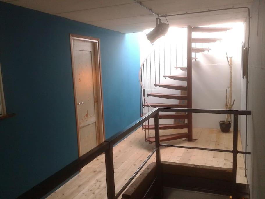 Warehouse In Spacious Industrial Workshop Appartement