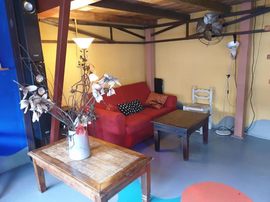 Warehouse In Spacious Industrial Workshop Appartement *