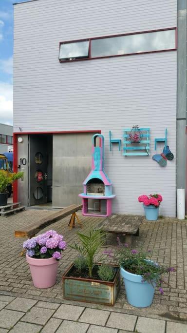 Warehouse In Spacious Industrial Workshop Appartement